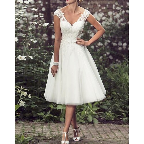 A-Line Wedding Dresses V Neck Tea Length Lace Tulle Regular Straps Mordern Vintage Modern with Buttons Beading 2022
A-Line Wedding Dresses V Neck Tea Length Lace Tulle Regular Straps Mordern Vintage Modern with Buttons Beading 2022