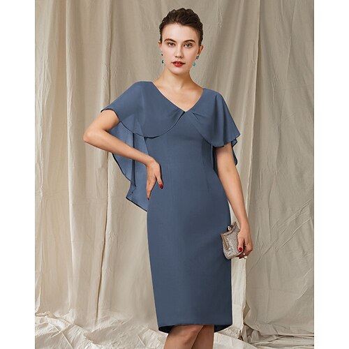 Tube / kolonne Kjole til brudens mor Enkel Elegant V-hals Knælang Chiffon Kortærmet med Draperet 2023
Tube / kolonne Kjole til brudens mor Enkel Elegant V-hals Knælang Chiffon Kortærmet med Draperet 2023