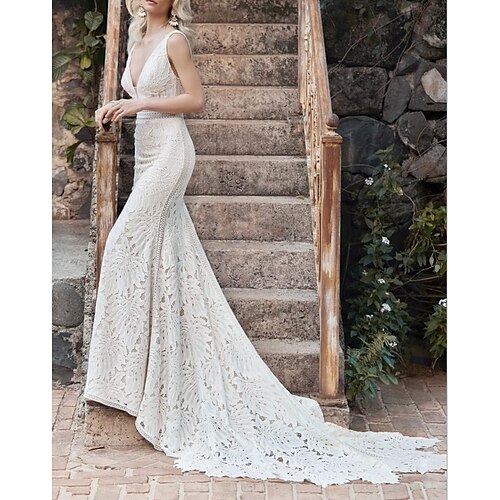 A-Line Wedding Dresses V Neck Court Train Lace Sleeveless Romantic Beach with Appliques 2022
A-Line Wedding Dresses V Neck Court Train Lace Sleeveless Romantic Beach with Appliques 2022