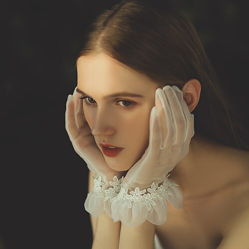 Lace / Tulle Wrist Length Glove Sweet Style / Elegant With Pure Color Wedding / Party Glove
Lace / Tulle Wrist Length Glove Sweet Style / Elegant With Pure Color Wedding / Party Glove