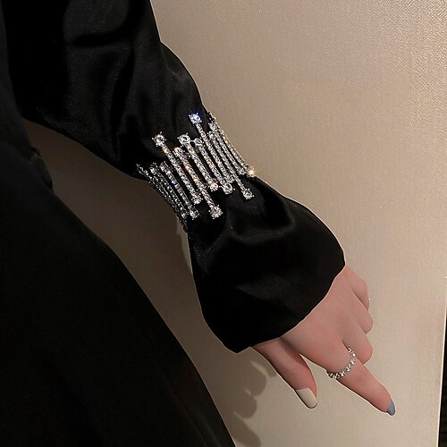 Dame Diamant Armbånd Klassisk Kostbar Personaliseret Stilfuld Legering Armbånd Smykker Sølv Til Bryllup Gave
Dame Diamant Armbånd Klassisk Kostbar Personaliseret Stilfuld Legering Armbånd Smykker Sølv Til Bryllup Gave