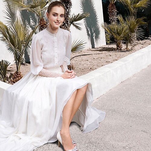 A-Line Wedding Dresses High Neck Court Train Chiffon Lace Long Sleeve Romantic Vintage Elegant with Buttons Pleats 2022
A-Line Wedding Dresses High Neck Court Train Chiffon Lace Long Sleeve Romantic Vintage Elegant with Buttons Pleats 2022