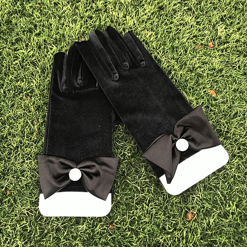 Velvet Wrist Length Glove Vintage Style / Elegant With Bow(s) Wedding / Party Glove
Velvet Wrist Length Glove Vintage Style / Elegant With Bow(s) Wedding / Party Glove