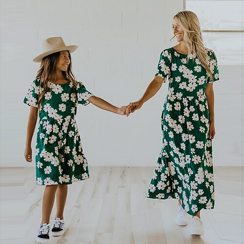 Mommy and Me Dresses Floral Daily Print Green Short Sleeve Asymmetrical Active Matching Outfits
Mommy and Me Dresses Floral Daily Print Green Short Sleeve Asymmetrical Active Matching Outfits