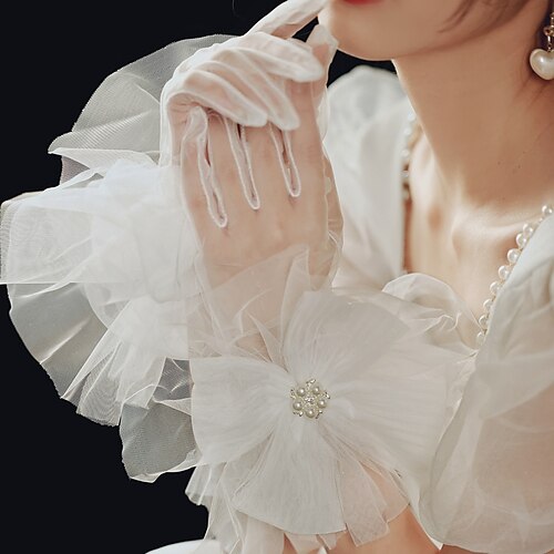 Net Wrist Length Glove Flower Style / Imitation Pearl With Faux Pearl / Floral Wedding / Party Glove
Net Wrist Length Glove Flower Style / Imitation Pearl With Faux Pearl / Floral Wedding / Party Glove