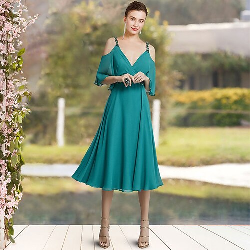 A-linje Kjole til brudens mor Elegant Søt V-hals Te-lengde Chiffon Ermeløs med Belte / bånd Perlearbeid 2023
A-linje Kjole til brudens mor Elegant Søt V-hals Te-lengde Chiffon Ermeløs med Belte / bånd Perlearbeid 2023