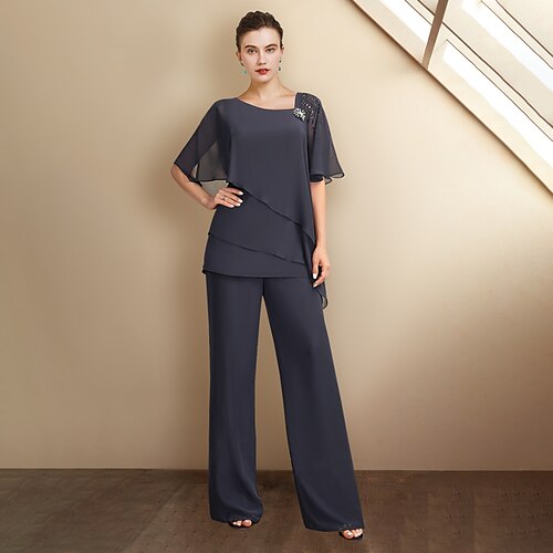 Two Piece Pantsuit Mother of the Bride Dress Plus Size Elegant Bateau Neck Floor Length Chiffon Sleeveless with Beading Cascading Ruffles Crystal Brooch 2022
Two Piece Pantsuit Mother of the Bride Dress Plus Size Elegant Bateau Neck Floor Length Chiffon Sleeveless with Beading Cascading Ruffles Crystal Brooch 2022