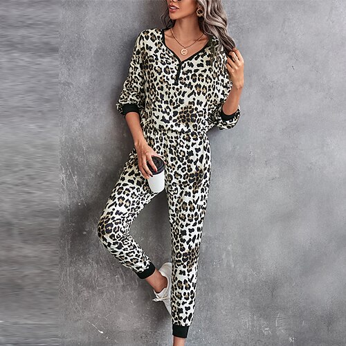 Dame Loungewear Sæt Nighty Leopard Mode Komfort Blødt Hjem Gade Daglig Polyester Åndbart V-strop Langærmet T-shirt Bukse Vinter Efterår Gul Beige
Dame Loungewear Sæt Nighty Leopard Mode Komfort Blødt Hjem Gade Daglig Polyester Åndbart V-strop Langærmet T-shirt Bukse Vinter Efterår Gul Beige