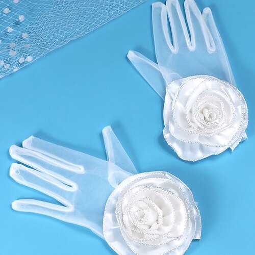 Tulle Wrist Length Glove Flower Style / Elegant With Floral Wedding / Party Glove
Tulle Wrist Length Glove Flower Style / Elegant With Floral Wedding / Party Glove