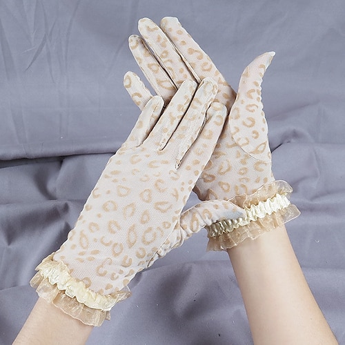 

Lace Wrist Length Glove Vintage Style / Lace With Ruffles Wedding / Party Glove