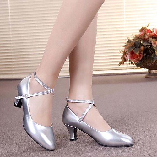 Femme Chaussures Modernes Chaussures de danse Entraînement Danse de Salon Valse Chaussures de confort Plus doux Talon Boucle Talon épais Bout fermé Boucle Sangle croisée Adulte Noir Argent Rouge Foncé
Femme Chaussures Modernes Chaussures de danse Entraînement Danse de Salon Valse Chaussures de confort Plus doux Talon Boucle Talon épais Bout fermé Boucle Sangle croisée Adulte Noir Argent Rouge Foncé