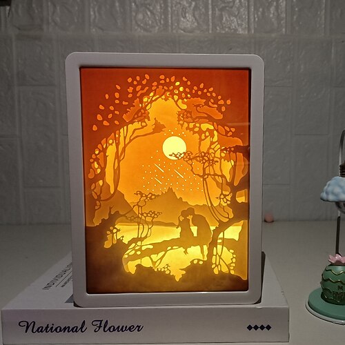 3d papirudskæring natlys skyggekasse papirskulpturer ramme bordlamper valentinsdagsgave dekorativt humørlys skrivebordslampe til indretning
3d papirudskæring natlys skyggekasse papirskulpturer ramme bordlamper valentinsdagsgave dekorativt humørlys skrivebordslampe til indretning