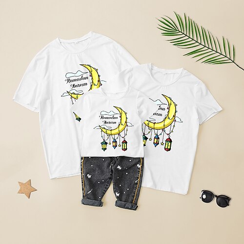 Familie udseende Ramadan T-shirt Bogstaver Stjerne MOON Afslappet Crewneck Hvid Kortærmet Daglig Matchende outfits
Familie udseende Ramadan T-shirt Bogstaver Stjerne MOON Afslappet Crewneck Hvid Kortærmet Daglig Matchende outfits