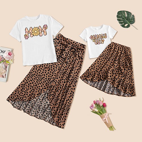 Mamma e io Set famiglia Leopardo Floreale Alfabetico Esterno Girocollo Multicolore Manica corta Medio stile sveglio Abiti coordinati
Mamma e io Set famiglia Leopardo Floreale Alfabetico Esterno Girocollo Multicolore Manica corta Medio stile sveglio Abiti coordinati