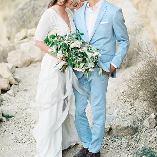 Azzurro cielo Uomo Matrimonio in spiaggia Abiti Set da 2 pezzi Tinta unita Taglio sartoriale Monopetto - 2 bottoni 2023
Azzurro cielo Uomo Matrimonio in spiaggia Abiti Set da 2 pezzi Tinta unita Taglio sartoriale Monopetto - 2 bottoni 2023