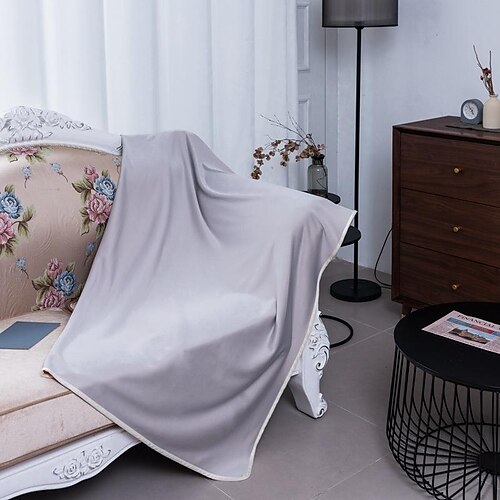 Sensação de frio gelo cobertor de resfriamento de seda verão fino ar condicionado escritório cochilo infantil lavável na máquina cobertor frio
Sensação de frio gelo cobertor de resfriamento de seda verão fino ar condicionado escritório cochilo infantil lavável na máquina cobertor frio