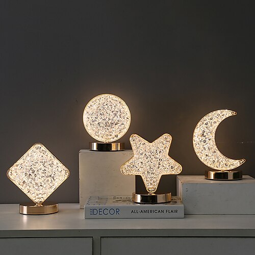 ornamenti decorativi per lampade da tavolo romantiche luci notturne a forma di stella e luna che ricaricano la lampada da scrivania sul comodino della camera da letto
ornamenti decorativi per lampade da tavolo romantiche luci notturne a forma di stella e luna che ricaricano la lampada da scrivania sul comodino della camera da letto