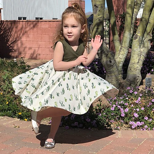 Baby Pige Kjole Blad Blomstret Kaktus Knælang Kjole udendørs Patchwork V-hals Uden ærmer Ferie Kjole 3-7 år Sommer Flerfarvet
Baby Pige Kjole Blad Blomstret Kaktus Knælang Kjole udendørs Patchwork V-hals Uden ærmer Ferie Kjole 3-7 år Sommer Flerfarvet