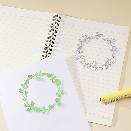 Crea hermosas manualidades con troqueles de corte de corona navideña de metal, perfectos para hacer tarjetas, álbumes de recortes y estampados. ¡más!
Crea hermosas manualidades con troqueles de corte de corona navideña de metal, perfectos para hacer tarjetas, álbumes de recortes y estampados. ¡más!