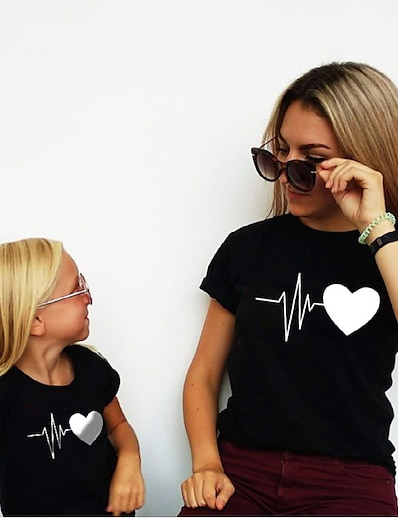 저렴한 Family Matching Outfits-엄마와 나 면 T 셔츠 상의 일상 심장 프린트 블랙 그레이 루비 짧은 소매 일상 일치하는 의상