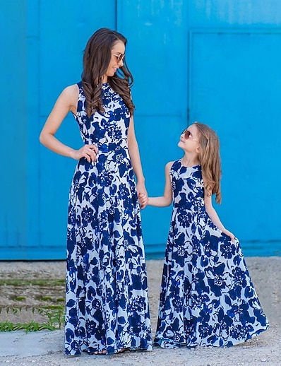 رخيصةأون Family Matching Outfits-أمي وأنا فساتين مناسب للبس اليومي ورد الرسم طباعة أزرق طويل للأرض بدون كم بديع ملابس مطابقة / الربيع / الصيف / لطيف