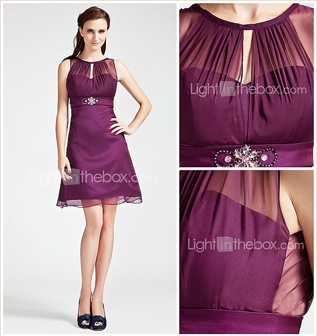 Princesa / Linha A Vestido de Madrinha Barco Pescoço Sem Manga Transparente Curto / Mini Chiffon com Detalhes em Cristal / Miçangas / Pregueado 2022 de 2026 por $94.99 –P1