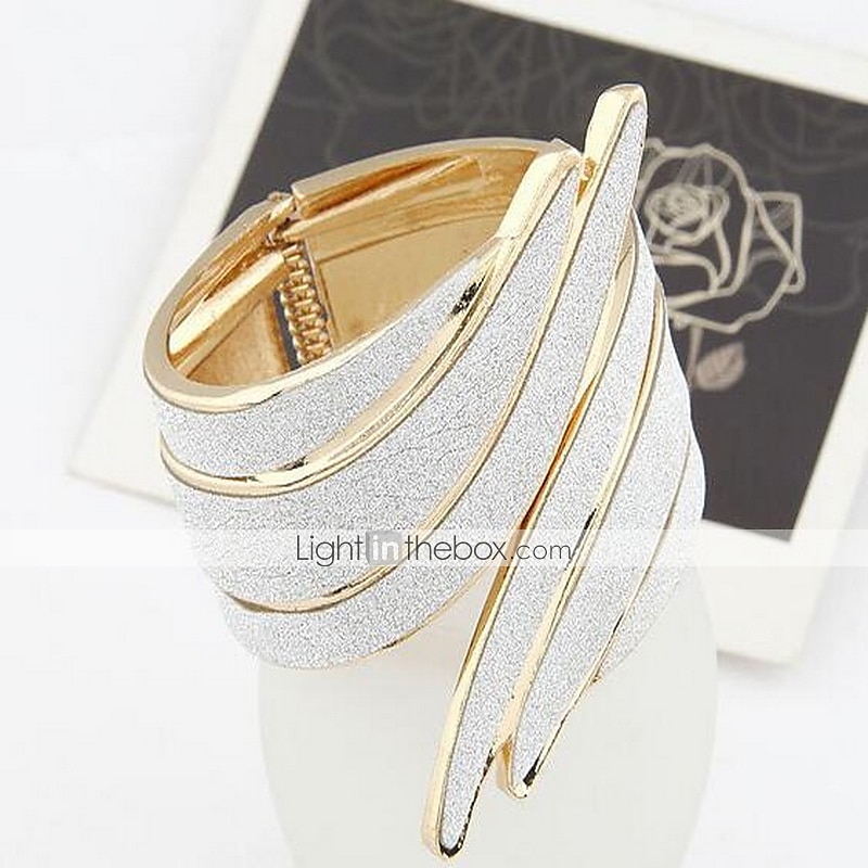 Bracelet jonc large, manchette creuse, déclaration de fête, bracelet ouvert vintage en alliage pour dames, bijoux arc-en-ciel / arc-en-ciel / blanc pour cadeaux de 2025 ? $9.49 –P2