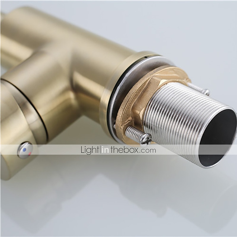 diskbänk blandare kran borstat guld monterad på däck, 360 vridbart enkelgreppskärl köksmässingskranar med kall- och varmvattenslang 2026 - $163.99 –P2