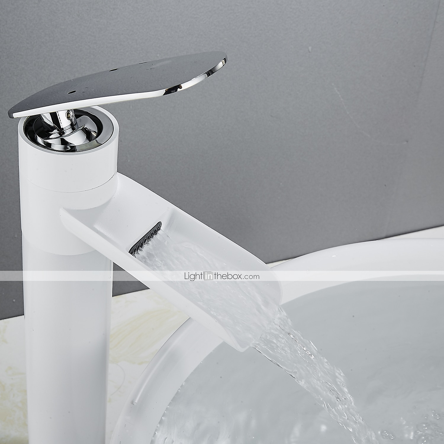 mitigeur de lavabo de salle de bain cascade haut, robinets de lavabo à une poignée en laiton antique avec tuyau froid et chaud de 2025 ? $113.99 –P17