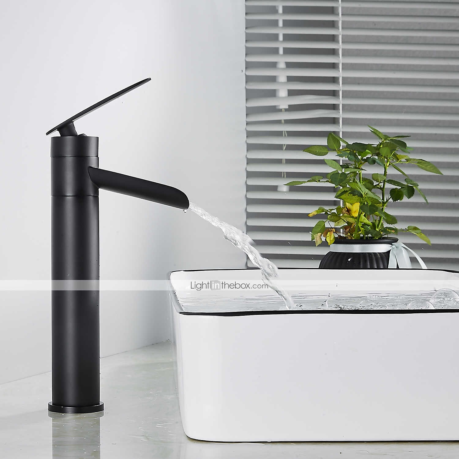 mitigeur de lavabo de salle de bain cascade haut, robinets de lavabo à une poignée en laiton antique avec tuyau froid et chaud de 2025 ? $113.99 –P12
