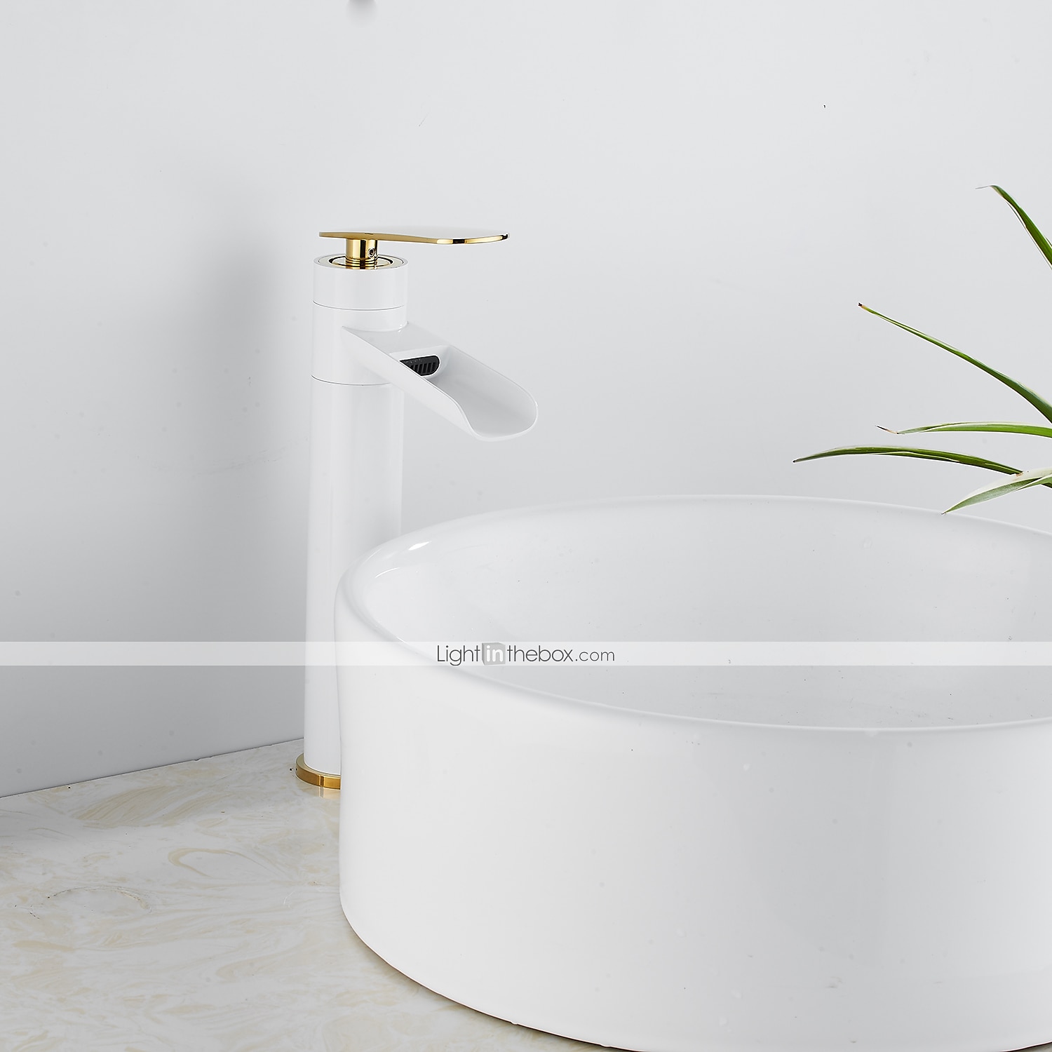 mitigeur de lavabo de salle de bain cascade haut, robinets de lavabo à une poignée en laiton antique avec tuyau froid et chaud de 2025 ? $113.99 –P6