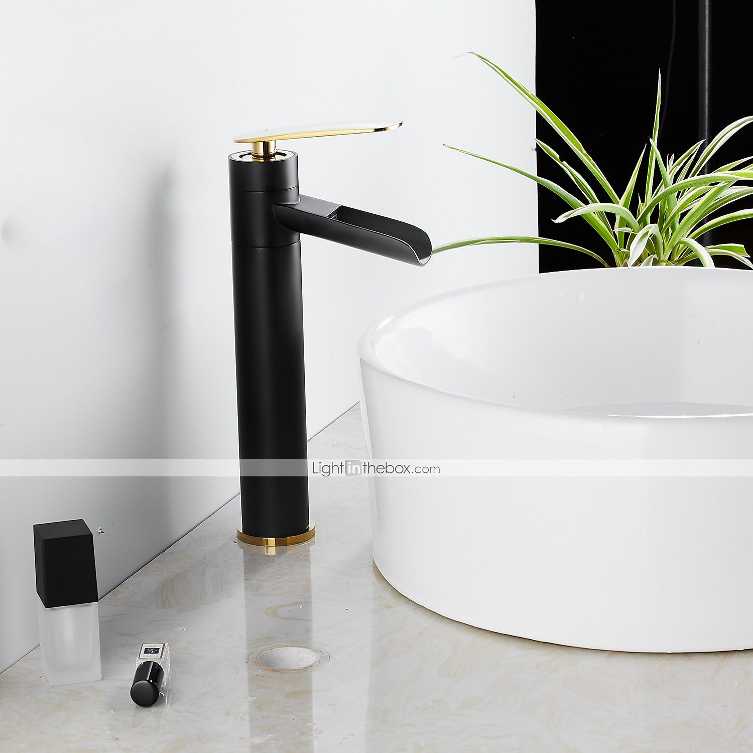 mitigeur de lavabo de salle de bain cascade haut, robinets de lavabo à une poignée en laiton antique avec tuyau froid et chaud de 2025 ? $113.99 –P4