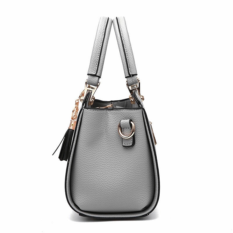 borsa a mano colorblock alla moda da donna con ciondolo a forma di gatto, perfetta per l'uso quotidiano e le uscite informali del 2025 a $34.99 –P2