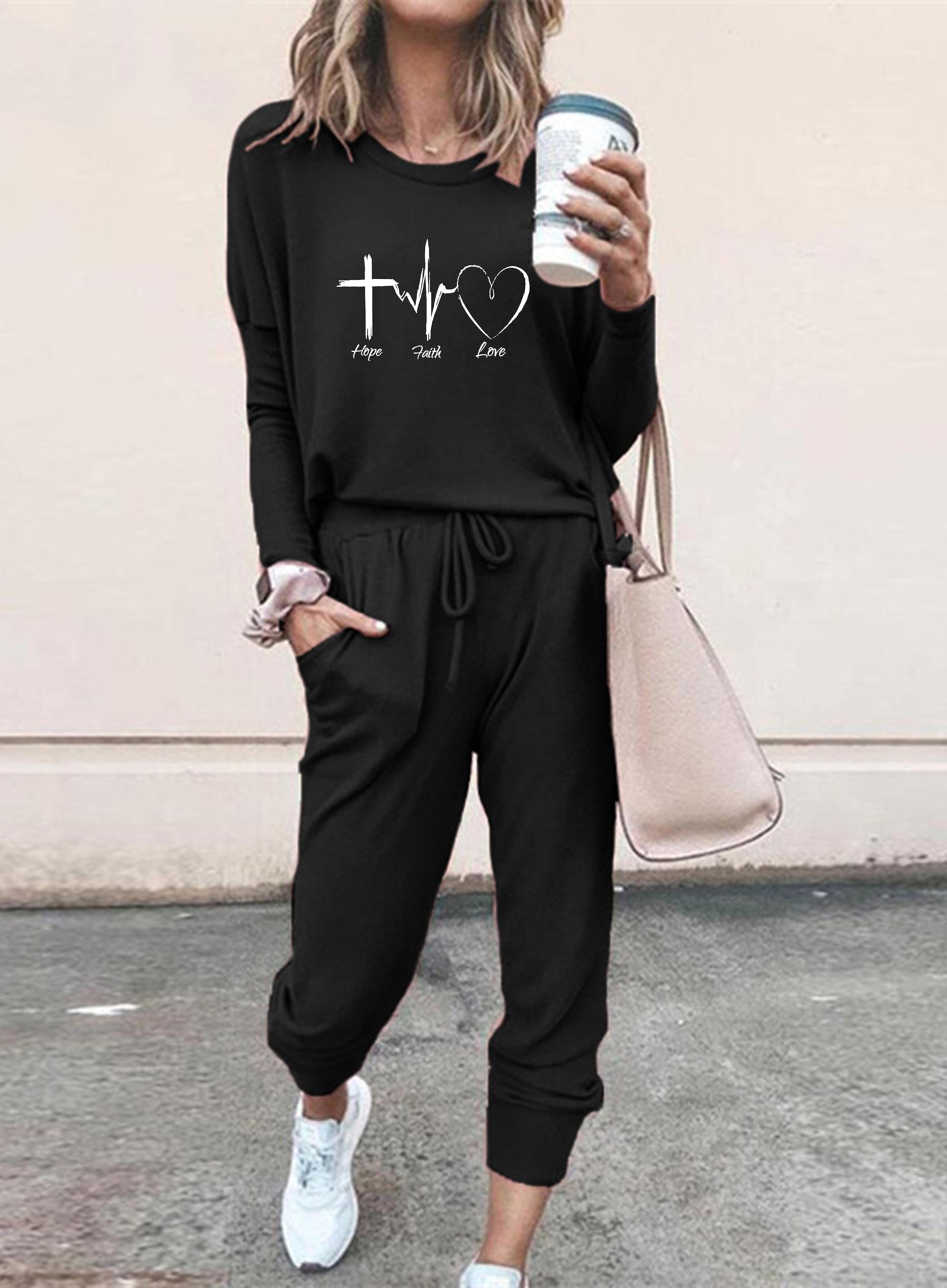 Completi da donna 2 pezzi con felpa streetwear set di pantaloni con t-shirt base a maniche corte collo a giro stampa con cuore e lacci vacanza casual quotidiana nero rosa grigio autunno e inverno del 2025 a $31.99 –P1