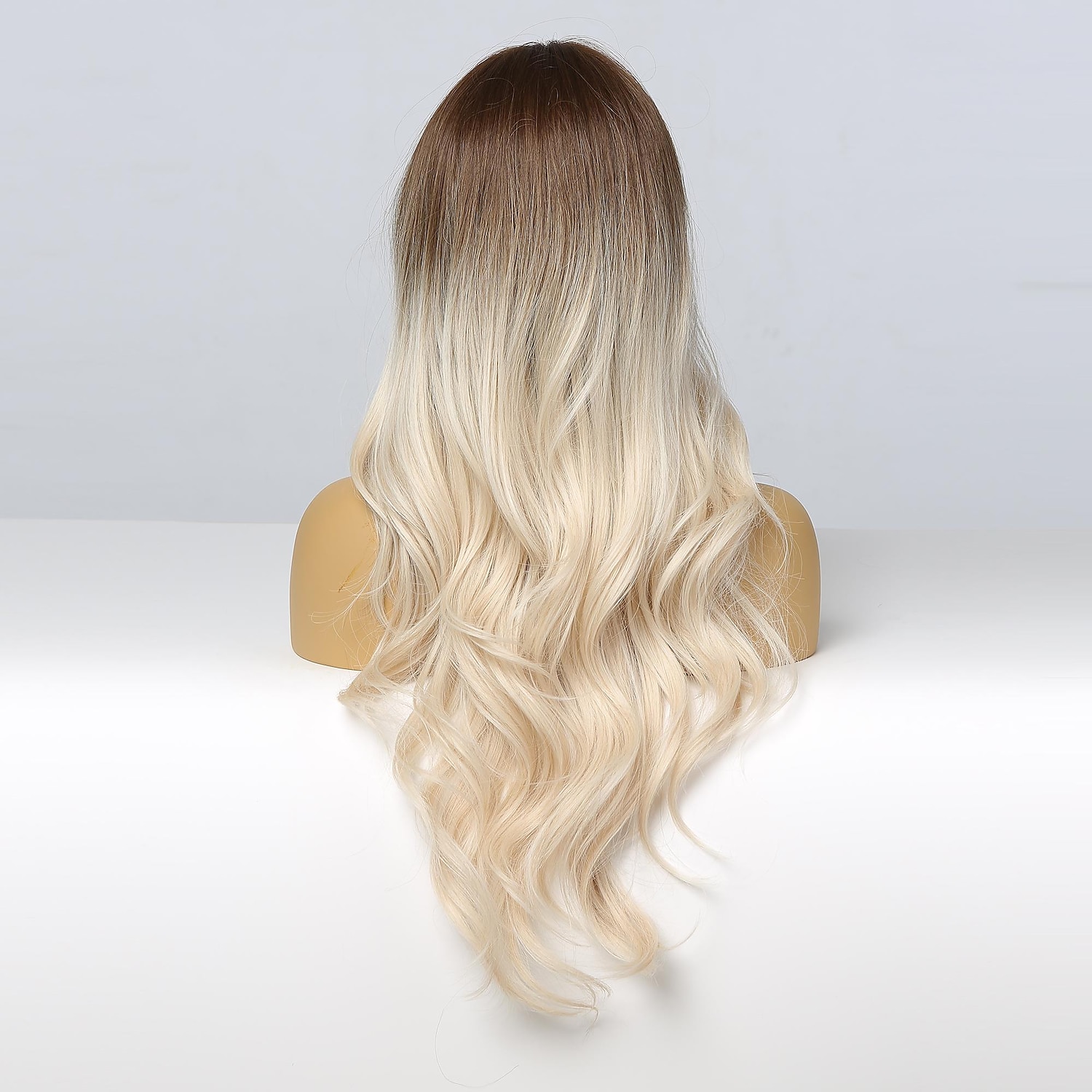perruque synthétique résistante à la chaleur perruque partie centrale bouclée perruques blondes de longueur moyenne pour femmes pour la fête perruques de fête de noël de 2025 ? $18.99 –P17