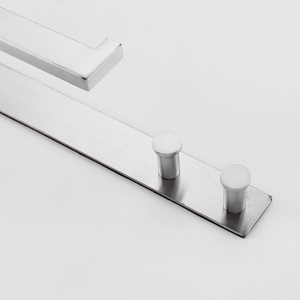 Barra de toalla multifuncional con percheros, estante de baño autoadhesivo sin perforaciones, acero inoxidable cepillado plateado y negro, 1 pieza 2025 - $44.99 –P4