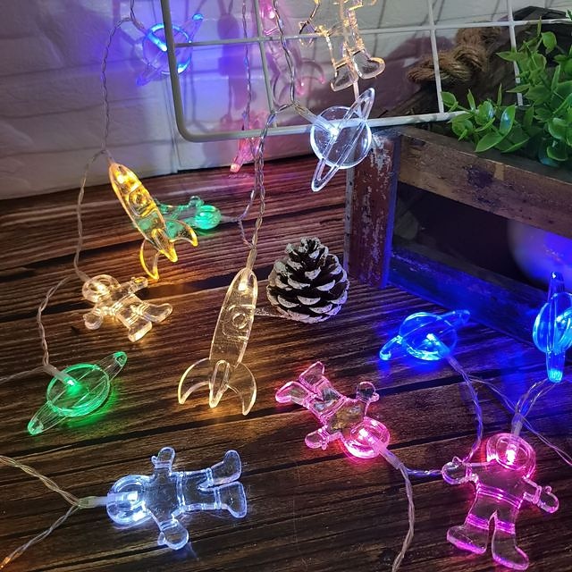 LED-Lichterketten Raum Astronauten batteriebetriebene Lichterkette 2m 10leds Rakete Planet Lampe Raum Urlaub Party Home Raumdekoration Geschenke für Kinder 2026 - $12.49 –P3