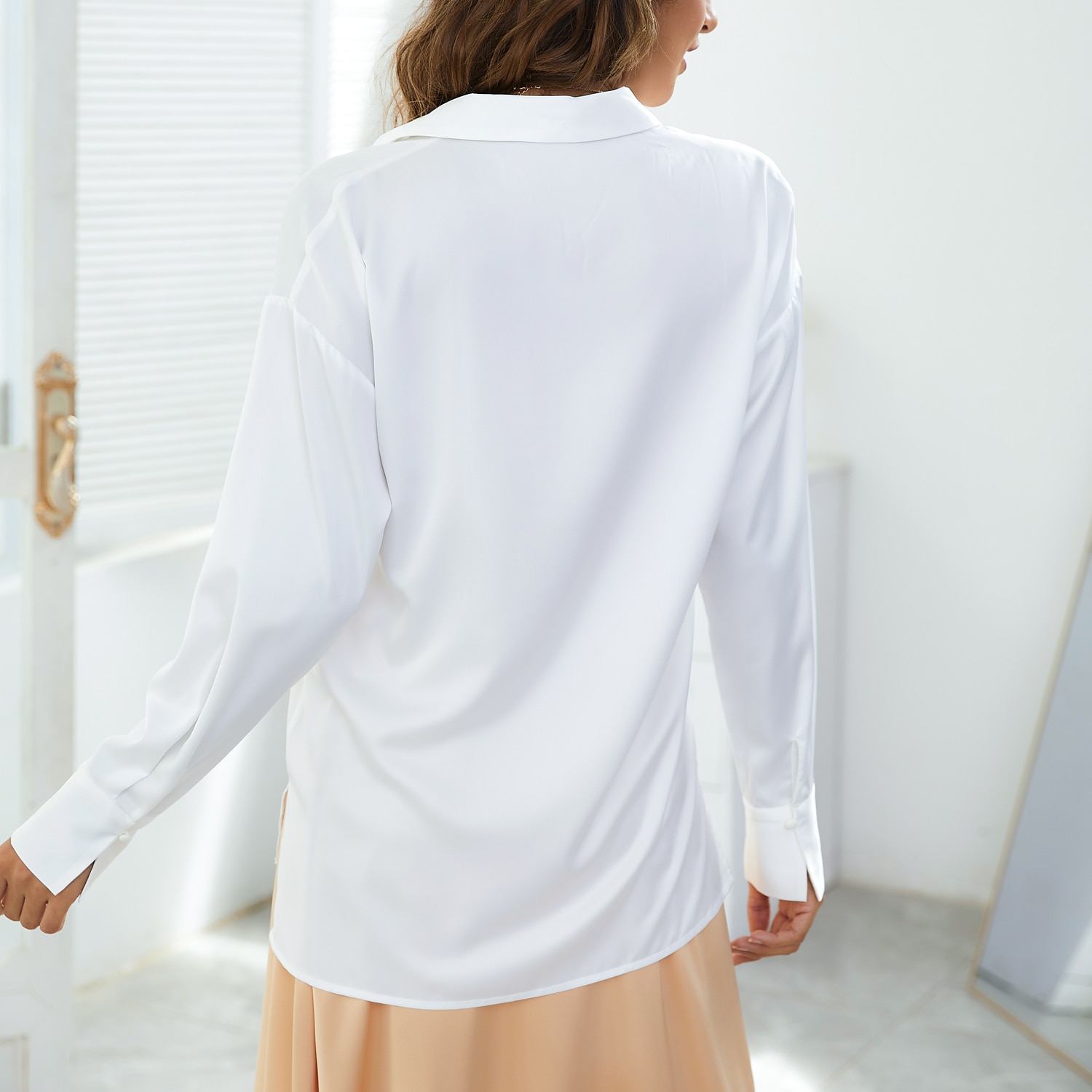 Damen Bluse Weiß Rote Leicht Braun Glatt Langarm Arbeit Wochenende Strassenmode Hemdkragen Standard Seide wie Satin S 2025 - $24.99 –P9