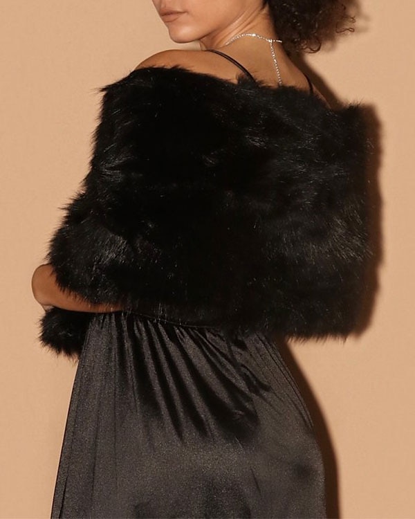 Wihte Faux Fur Wraps Šály Elegantní a Luxusní Elegantní Udržet V Teple Bez Rukávů Umělé Kožešiny Podzim Svatební Host Wraps S Čistou Barvou Pro Svatební Podzim a Zimu oblékněte se abyste ohromili 2025 - $32.99 –P4