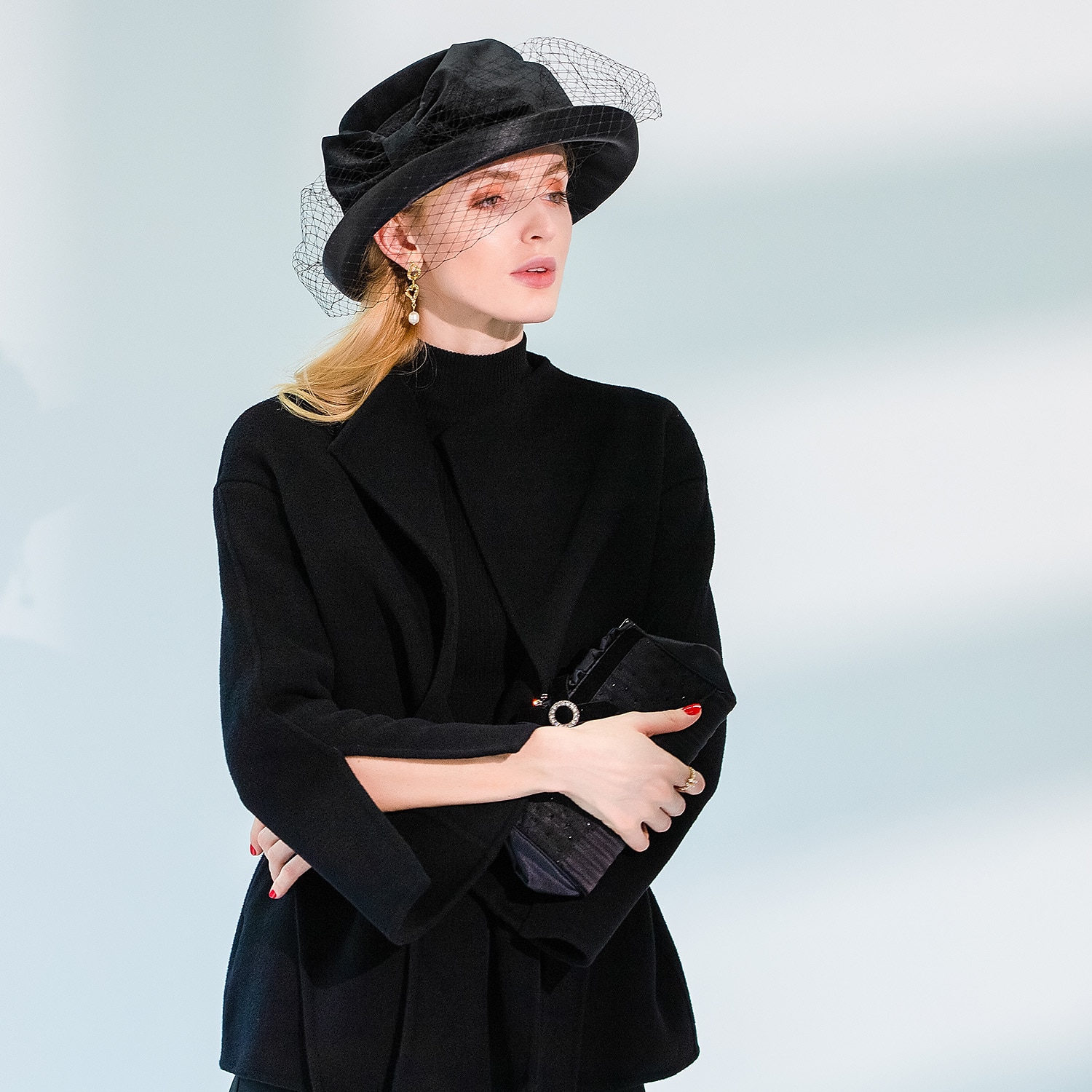 Fascinateurs de velours élégants de mode / chapeaux avec nœud papillon / nœud papillon en satin / tulle 1pc occasion spéciale / fête / soirée / dames jour casque de 2026 ? $49.99 –P4