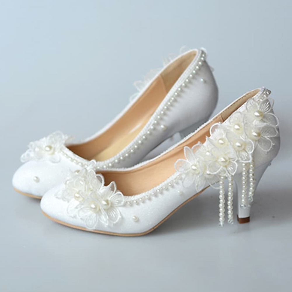 A pair of high heeled shoes wedding stiletto — Photo — Lightstock