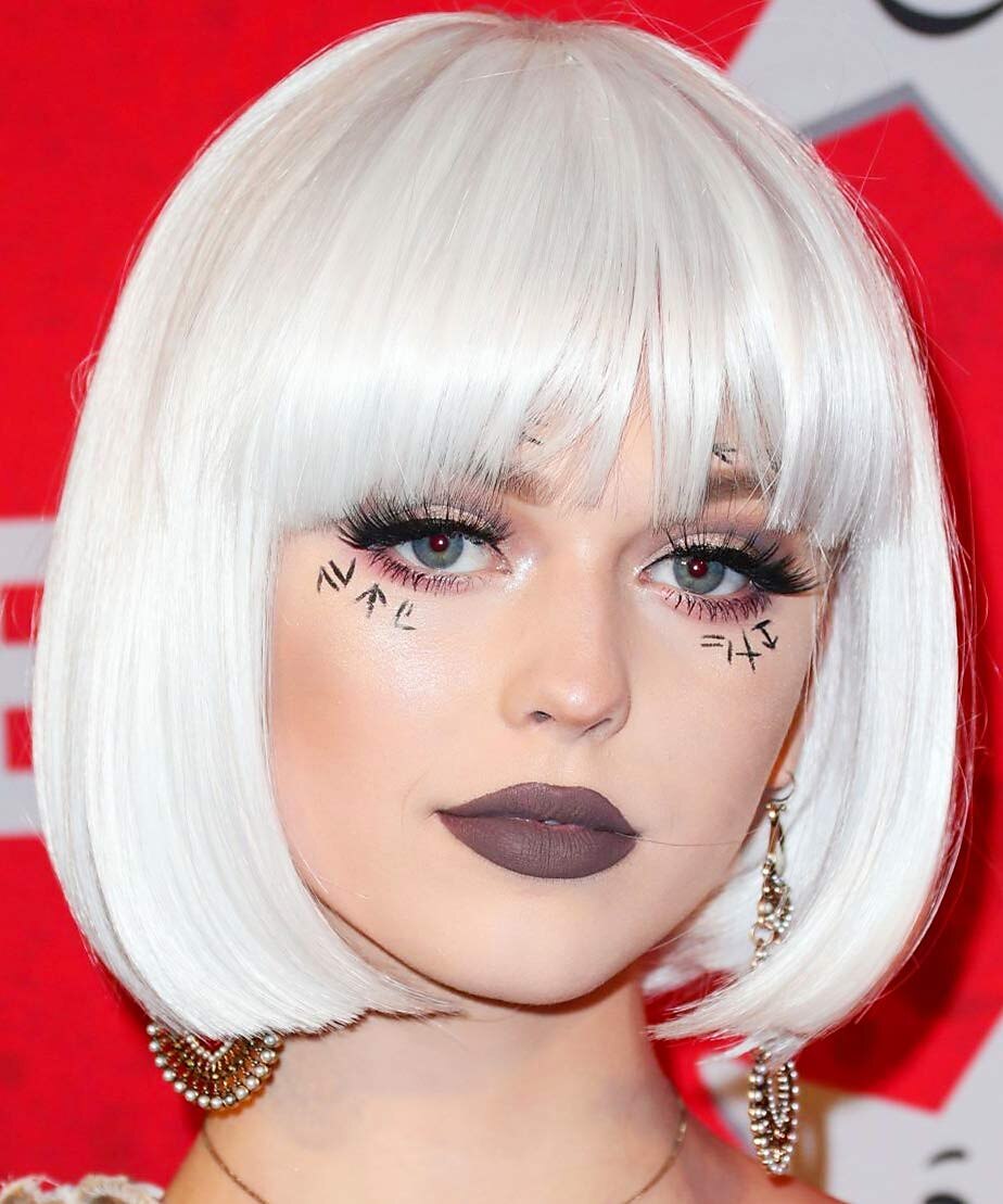 perruques blanches pour femmes perruque blanc bob perruques droites courtes cheveux avec une frange synthétique cosplay party halloween pour les femmes perruque de cheveux synthétiques vd052c de 2025 ? $26.99 –P1