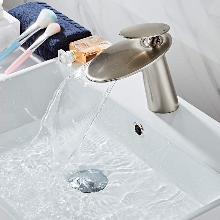Rubinetto per lavabo da bagno, rubinetti per vasca da bagno in stile moderno monoforo a cascata in ottone con acqua calda e fredda del 2025 a $105.99 –P11