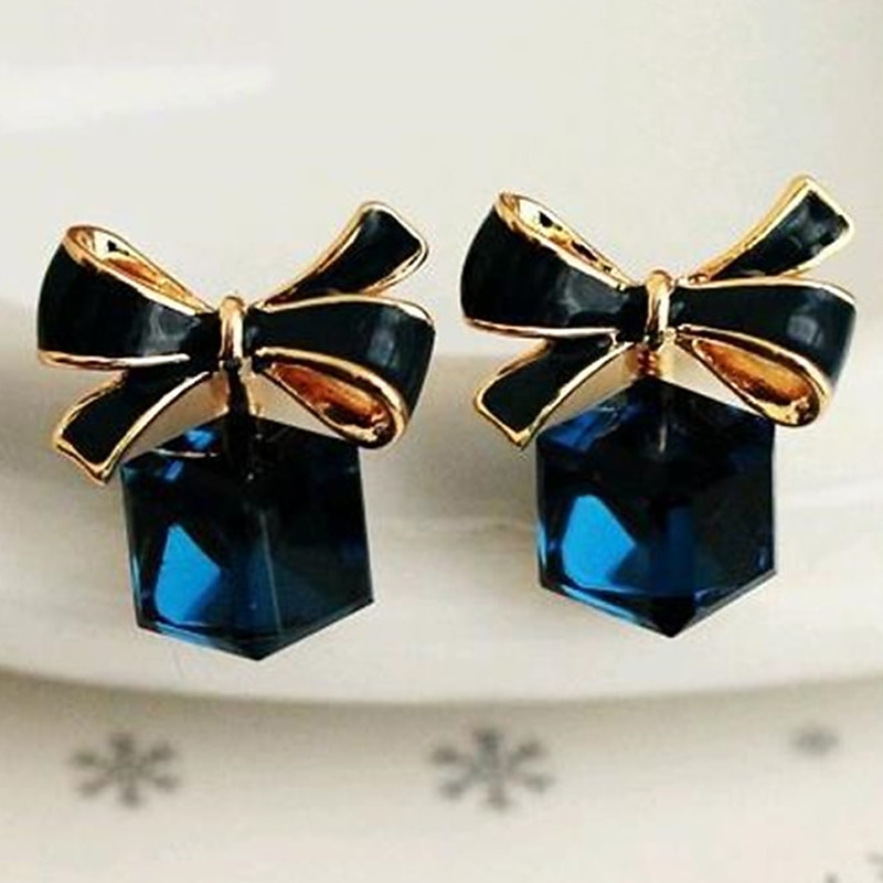 schicker und moderner Street-Geometrie-Ohrring / eleganter Charm-Würfel und Bowknot-Ohrringe für Damen / Partys / Alltagskleidung 2026 - $4.99 –P5