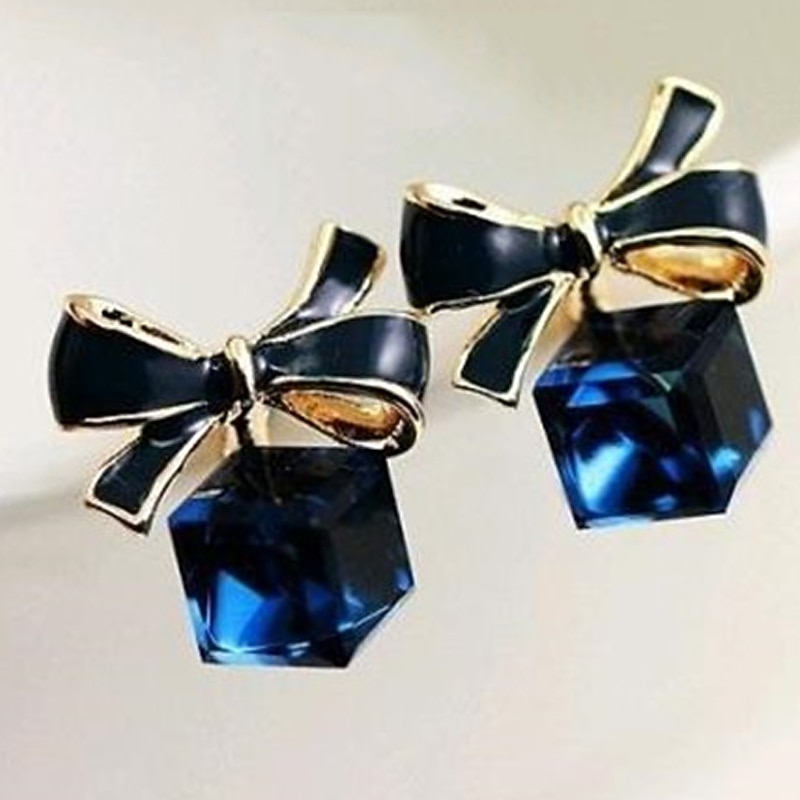 schicker und moderner Street-Geometrie-Ohrring / eleganter Charm-Würfel und Bowknot-Ohrringe für Damen / Partys / Alltagskleidung 2026 - $4.99 –P8