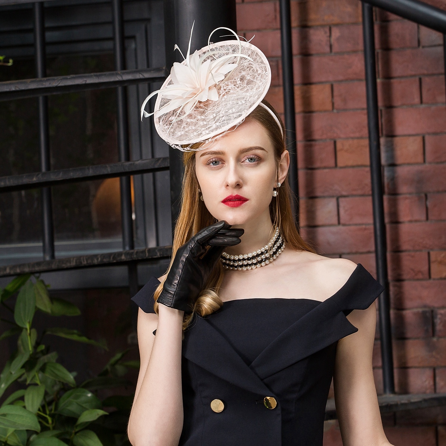 eleganti cappelli di piume retrò con copricapo da matrimonio in tulle 1pc / occasioni speciali del 2025 a $36.99 –P1
