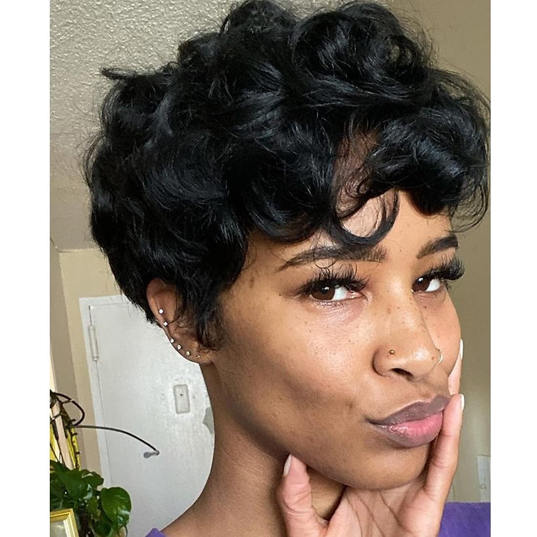 perruques de cheveux courts ondulés courtes perruques de lutin coupe de lutin perruques pour femmes perruques synthétiques naturelles moelleuses frange noire de 2025 ? $24.99 –P5