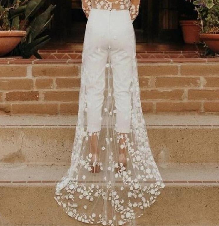 Strandhochzeit Saal Offenes Rücken Hochzeitskleider Hosenanzüge Scoop-Ausschnitt Lange Ärmel Sweep  Brush Train Spitze Brautkleider Mit Blume 2025 2025 - $222.69 –P2