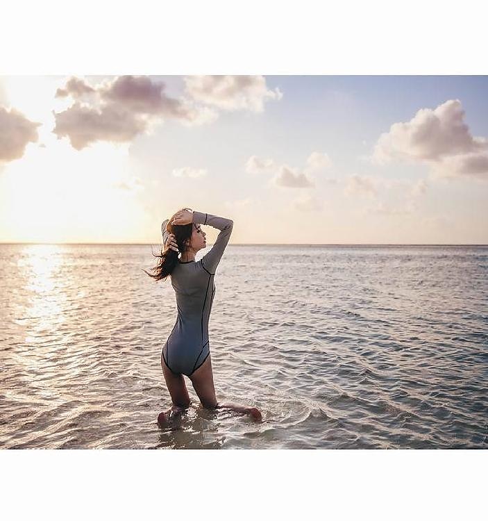 Damen Rash Guard Badeanzug Streifen Frontreißverschluss Spandex UV-Sonnenschutz UPF50+ Schnelltrocknend Langarm Bodysuit Badeanzug Surfen Tauchen Strand Sommer 2026 - $27.99 –P6