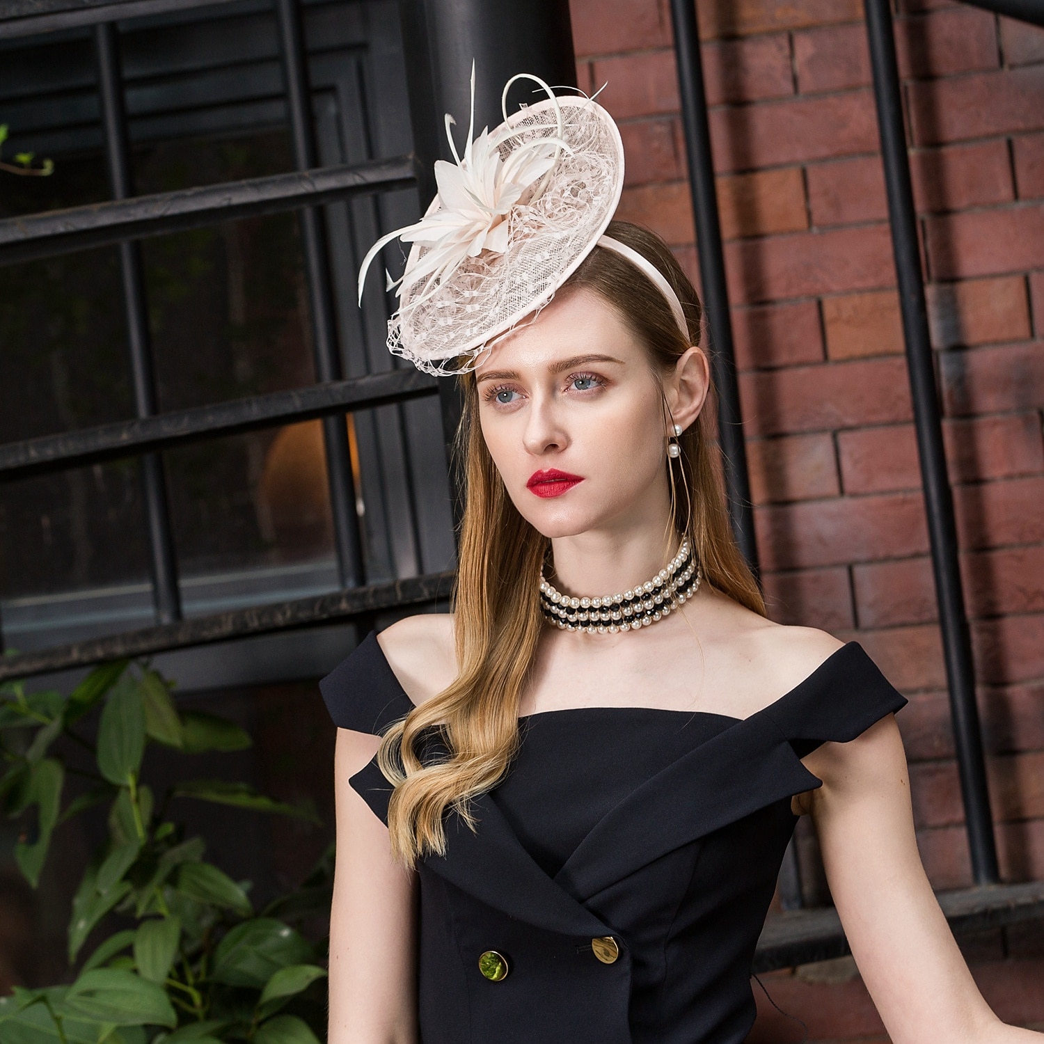 eleganti cappelli di piume retrò con copricapo da matrimonio in tulle 1pc / occasioni speciali del 2025 a $36.99 –P7